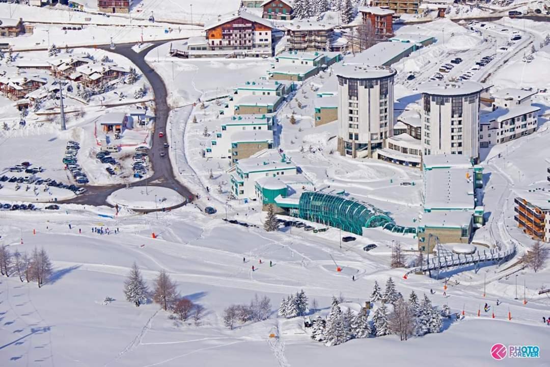 46 Vale C'E' Al Villaggio Olimpico Di Colle Sestriere Eksteriør bilde